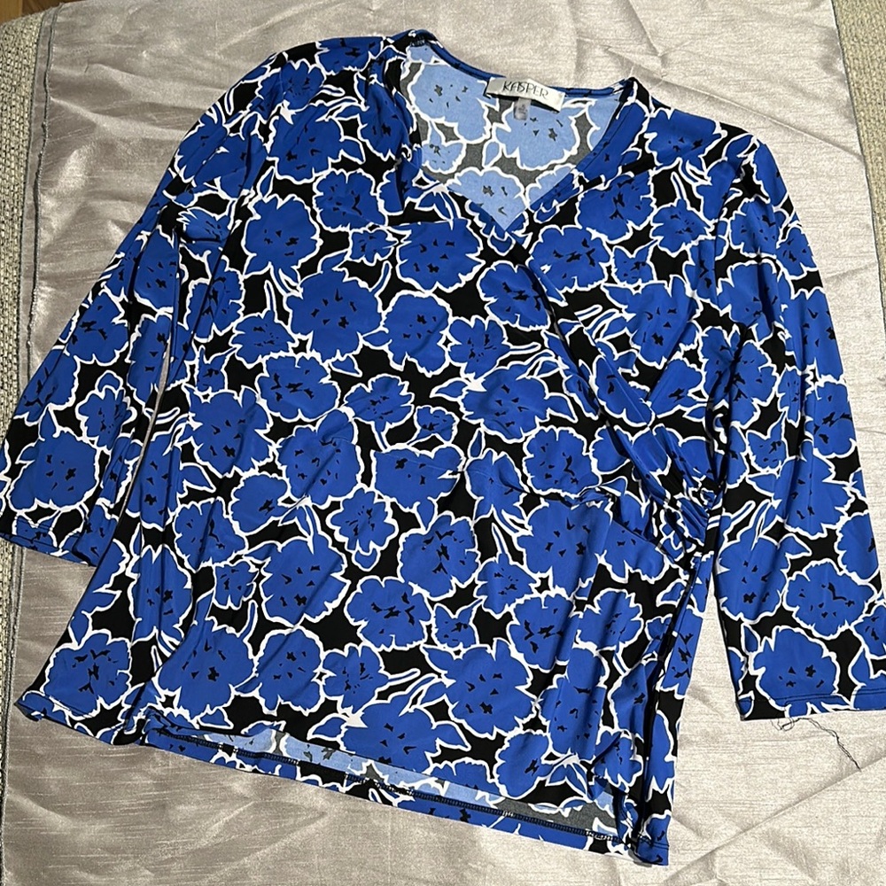 EUC Women's Blue Floral KASPER blouse with 3/4 length sleeves size xl